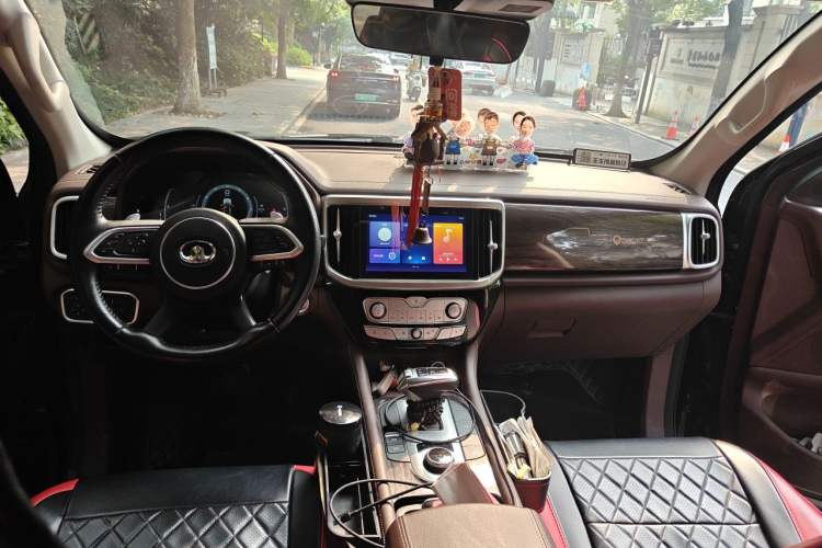 Used Great Wall Poer 2021 2.0T Global Version Automatic Gasoline 4x4 Prestige Standard Cab GW4C20B Center Console