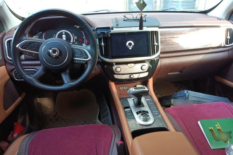 Used Great Wall Poer 2021 2.0T Global Version Automatic Diesel 4x4 Prestige Standard Cab GW4D20M Center Console