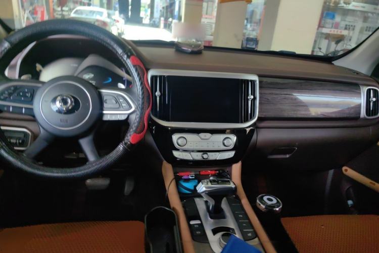 Used Great Wall Poer 2021 2.0T Global Version Automatic Gasoline 4x4 Comfort Trim Standard Cab GW4C20B Center Console