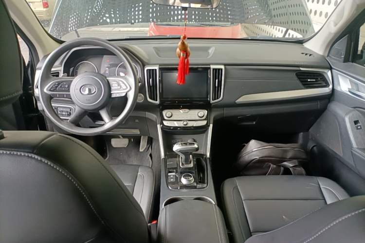 Used Great Wall Poer 2021 2.0T Commercial Version Automatic Diesel Two-Wheel Drive Elite Trim with Long Bed – GW4D20M Center Console