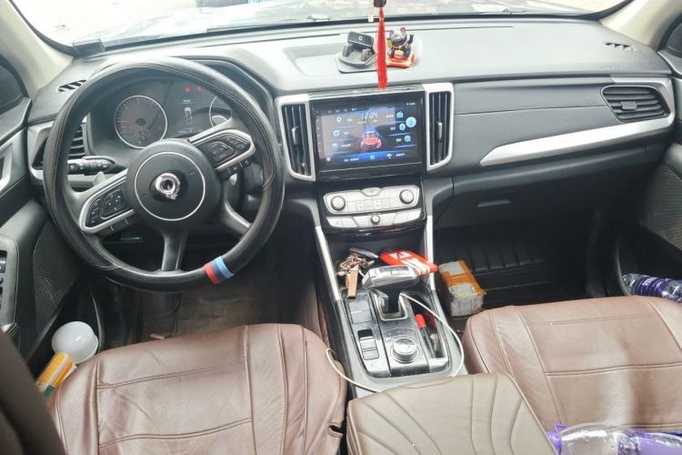 Used Great Wall Poer 2021 2.0T Commercial Version Automatic Diesel Two-Wheel Drive Elite Trim with Long Bed – GW4D20M Center Console