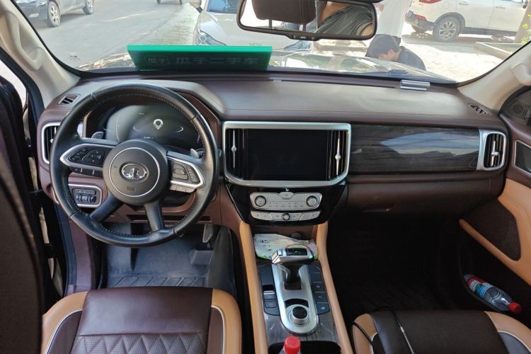 Used Great Wall Poer 2021 2.0T Global Version Automatic Diesel 4x4 Prestige Standard Cab GW4D20M Center Console