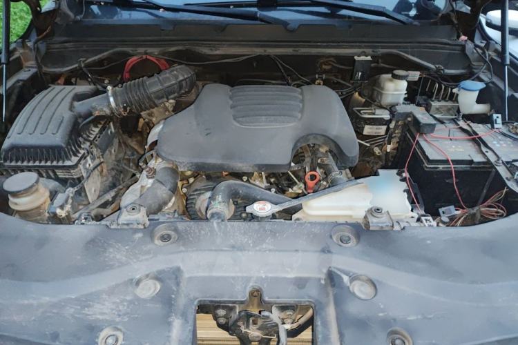 Used Great Wall Poer 2021 2.0T Commercial Version Automatic Diesel 4x4 Elite Standard Box GW4D20M Engine Bay