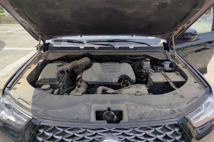 Used Great Wall Poer 2021 2.0T Commercial Version Automatic Diesel 4x4 Elite Long-Box GW4D20M Engine Bay