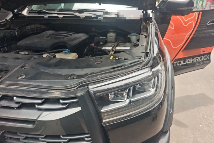 Used Great Wall Poer 2021 2.0T Off-Road Version Automatic Diesel 4x4 Mount Everest Edition GW4D20M Engine Bay Left