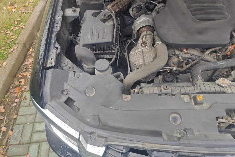 Used Great Wall Poer 2021 2.0T Commercial Version Manual Diesel 4x4 Elite Long-Box GW4D20M Engine Bay Right