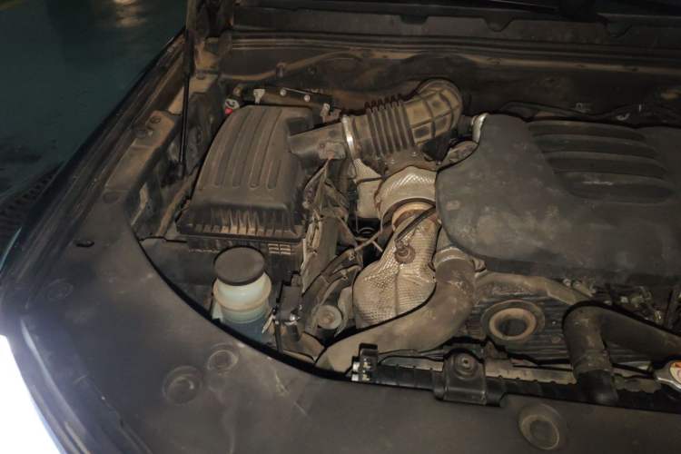 Used Great Wall Poer 2021 2.0T Commercial Version Automatic Diesel 4x4 Navigation-Ready Long-Box GW4D20M Engine Bay Right