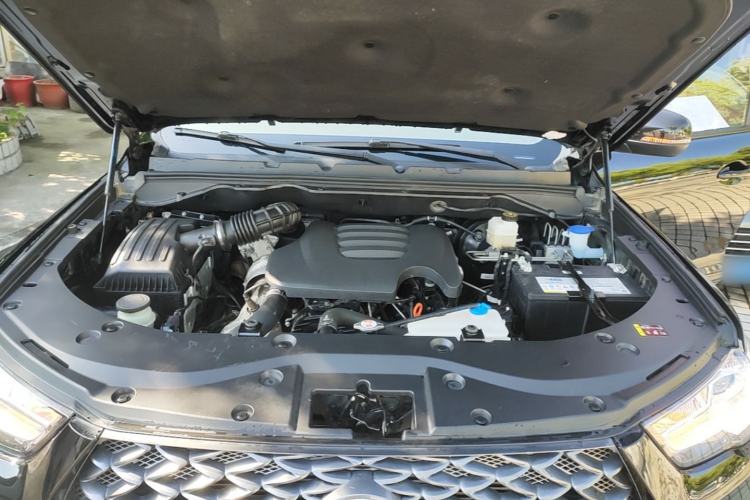 Used Great Wall Poer 2021 2.0T Commercial Version Automatic Diesel 4x4 Elite Long-Box GW4D20M Engine Bay