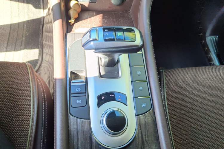 Used Great Wall Poer 2021 2.0T Global Version Automatic Diesel 4x4 Prestige Standard Cab GW4D20M Gear Lever