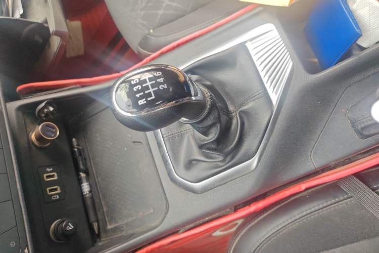 Used Great Wall Poer 2021 2.0T Commercial Version Manual Diesel 4x4 Elite Long-Box GW4D20M Gear Lever