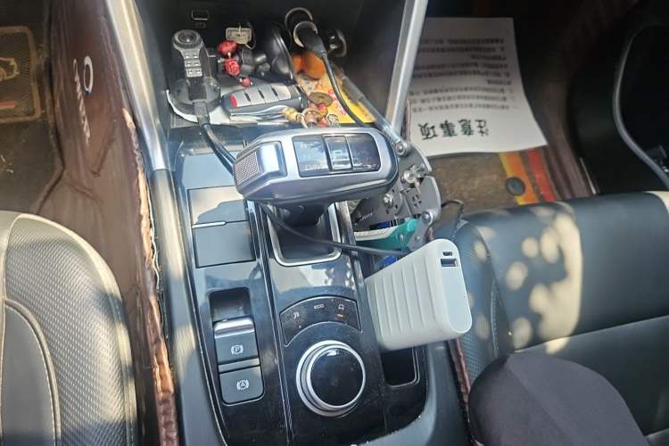 Used Great Wall Poer 2021 2.0T Commercial Version Automatic Diesel Two-Wheel Drive Elite Trim with Long Bed – GW4D20M Gear Lever