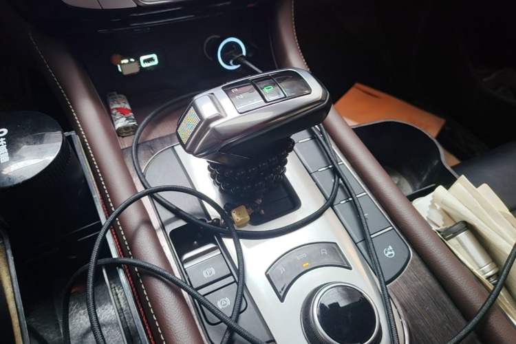 Used Great Wall Poer 2021 2.0T Global Version Automatic Gasoline 4x4 Prestige Standard Cab GW4C20B Gear Lever