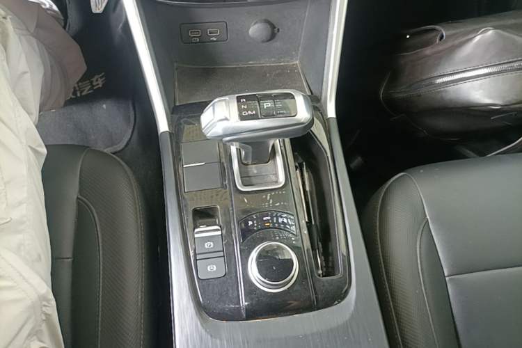 Used Great Wall Poer 2021 2.0T Commercial Version Automatic Diesel Two-Wheel Drive Elite Trim with Long Bed – GW4D20M Gear Lever