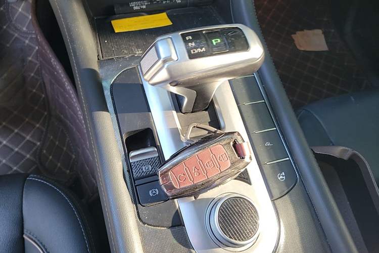 Used Great Wall Poer 2021 2.0T Global Version Automatic Diesel 4x4 Comfort Trim Standard Box GW4D20M Gear Lever