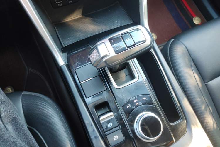 Used Great Wall Poer 2021 2.0T Commercial Version Automatic Diesel 4x4 Elite Long-Box GW4D20M Gear Lever