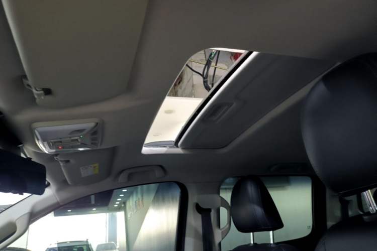 Used Great Wall Poer 2021 2.0T Global Version Automatic Diesel 4x4 Comfort Trim Standard Box GW4D20M Headliner