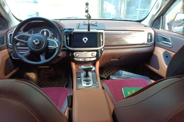 Used Great Wall Poer 2021 2.0T Global Version Automatic Diesel 4x4 Prestige Standard Cab GW4D20M Headliner