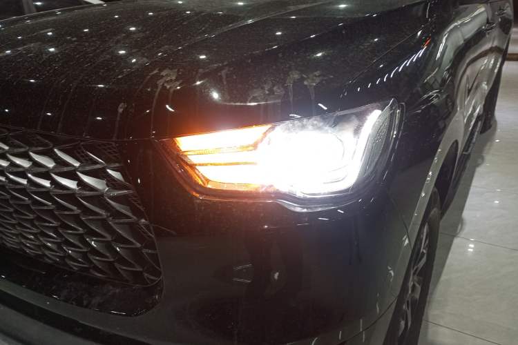 Used Great Wall Poer 2021 2.0T Commercial Version Automatic Diesel Two-Wheel Drive Elite Trim with Long Bed – GW4D20M Left Front Headlight
