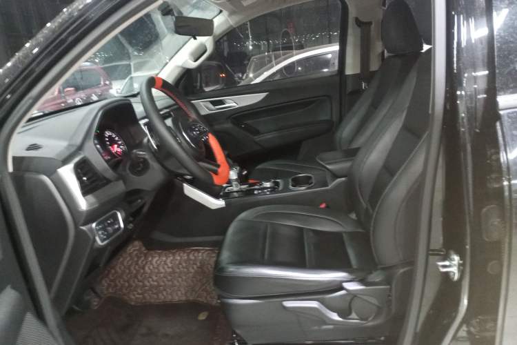 Used Great Wall Poer 2021 2.0T Commercial Version Automatic Diesel Two-Wheel Drive Elite Trim with Long Bed – GW4D20M Left Front Seat