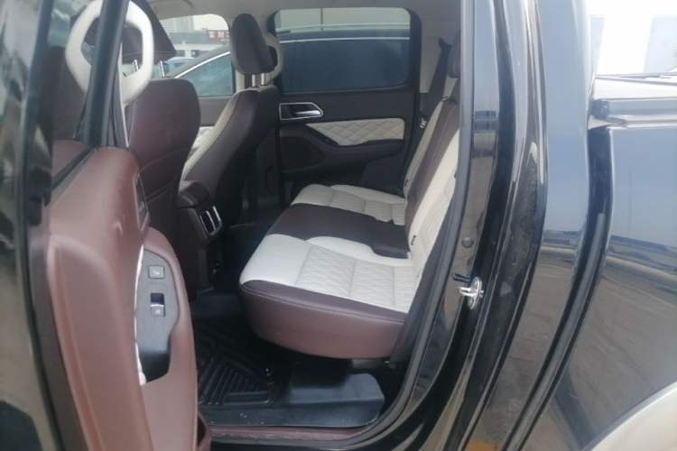 Used Great Wall Poer 2021 2.0T Global Version Automatic Gasoline 4x4 Prestige Standard Cab GW4C20B Left Rear Seat