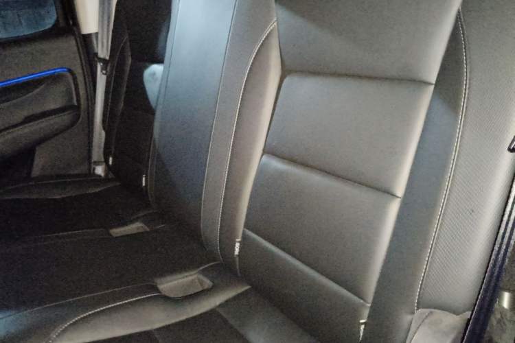 Used Great Wall Poer 2021 2.0T Commercial Version Automatic Diesel Two-Wheel Drive Elite Trim with Long Bed – GW4D20M Left Rear Seat