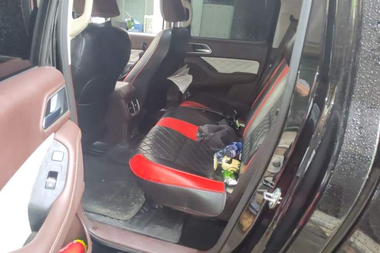 Used Great Wall Poer 2021 2.0T Global Version Automatic Gasoline 4x4 Prestige Standard Cab GW4C20B Left Rear Seat