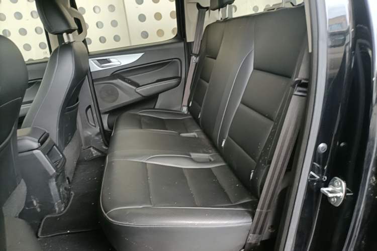 Used Great Wall Poer 2021 2.0T Commercial Version Automatic Diesel Two-Wheel Drive Elite Trim with Long Bed – GW4D20M Left Rear Seat
