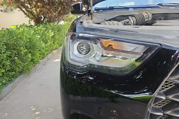 Used Great Wall Poer 2021 2.0T Commercial Version Automatic Diesel Two-Wheel Drive Elite Trim with Long Bed – GW4D20M Right Front Headlight
