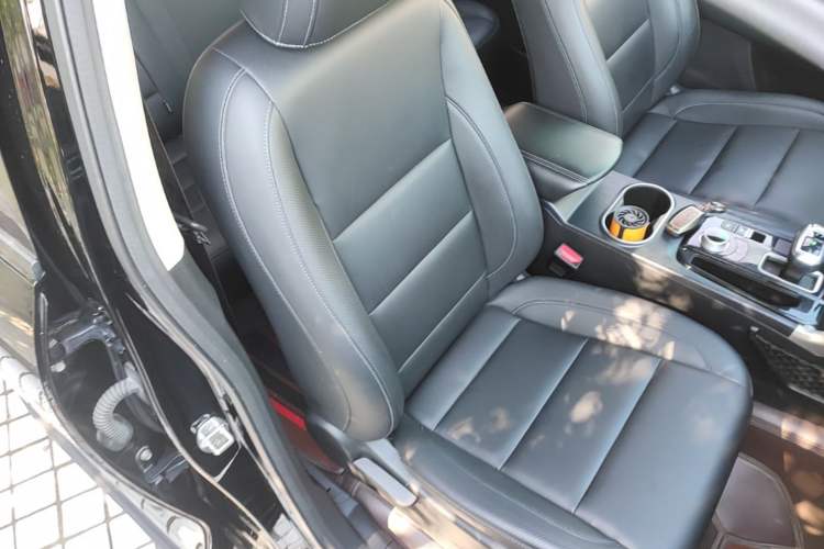 Used Great Wall Poer 2021 2.0T Commercial Version Automatic Diesel 4x4 Elite Long-Box GW4D20M Right Front Seat