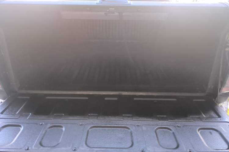 Used Great Wall Poer 2021 2.0T Global Version Automatic Diesel 4x4 Comfort Trim Standard Box GW4D20M Trunk