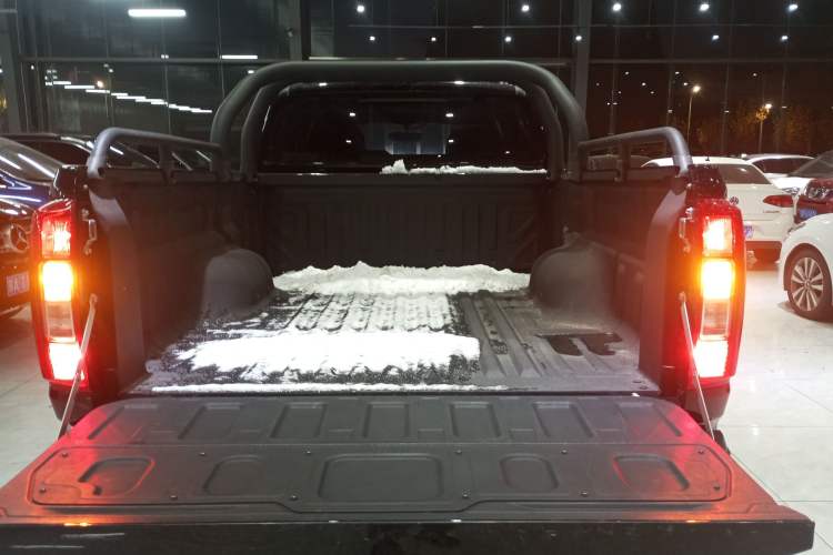 Used Great Wall Poer 2021 2.0T Commercial Version Automatic Diesel Two-Wheel Drive Elite Trim with Long Bed – GW4D20M Trunk