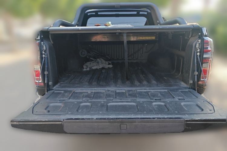 Used Great Wall Poer 2021 2.0T Global Version Automatic Diesel 4x4 Prestige Standard Cab GW4D20M Trunk