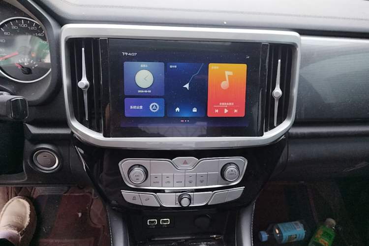 Used Great Wall Poer 2021 2.0T Global Version Passenger Automatic Diesel Two-Wheel Drive Comfort Trim Standard Cab GW4D20M Audio And AC Panel