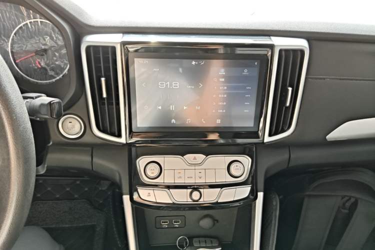Used Great Wall Poer 2021 2.0T Commercial Version Automatic Diesel Two-Wheel Drive Elite Trim with Long Bed – GW4D20M Audio And AC Panel