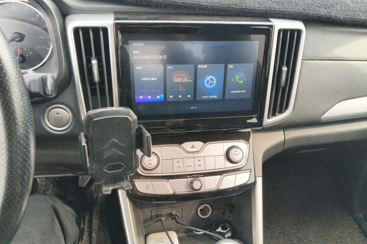 Used Great Wall Poer 2021 2.0T Commercial Version Manual Transmission Gasoline Two-Wheel Drive Elite Trim with Long Bed – GW4C20B Audio And AC Panel