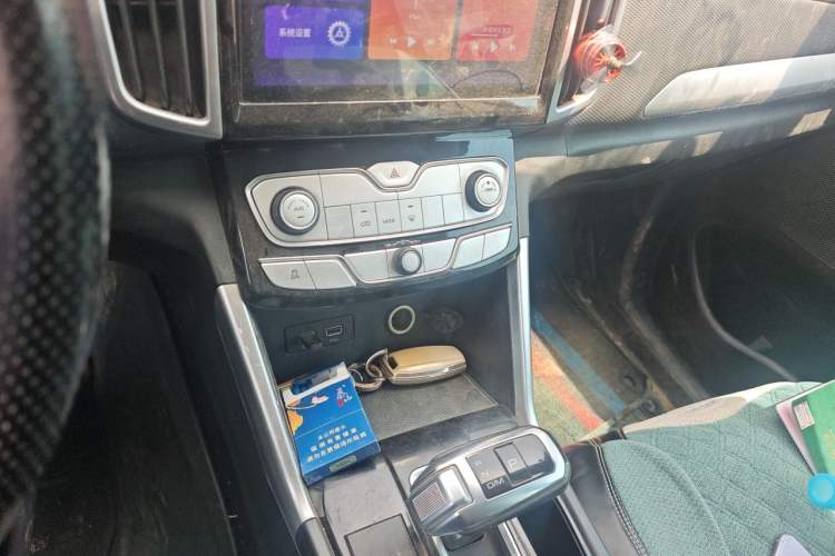 Used Great Wall Poer 2021 2.0T Commercial Version Automatic Diesel Two-Wheel Drive Elite Trim with Long Bed – GW4D20M Audio And AC Panel