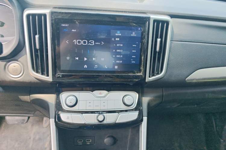 Used Great Wall Poer 2021 2.0T Commercial Version Automatic Gasoline Two-Wheel Drive Elite Trim with Long Bed – GW4C20B Audio And AC Panel