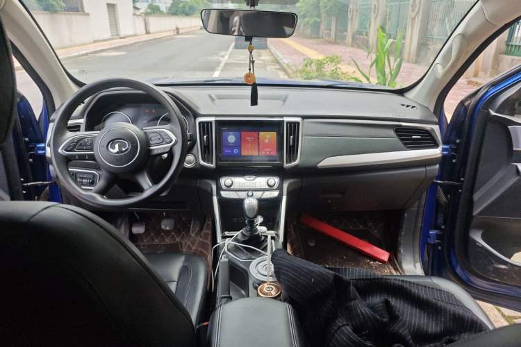 Used Great Wall Poer 2021 2.0T Commercial Version Manual Diesel Two-Wheel Drive Long-Box GW4D20M Center Console