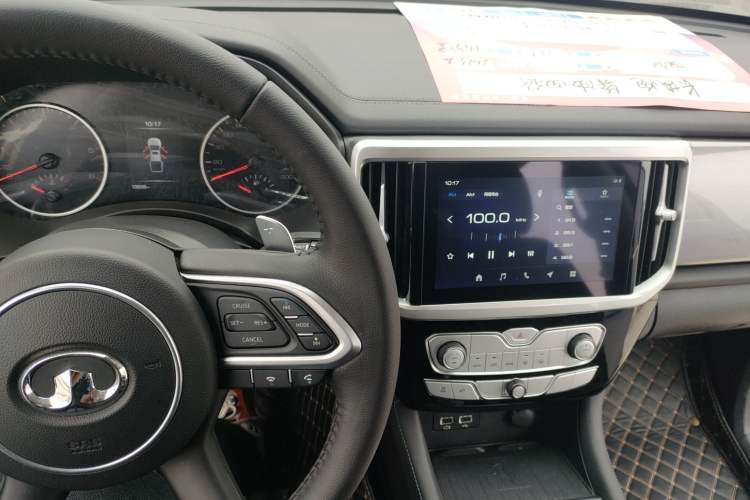 Used Great Wall Poer 2021 2.0T Global Version Automatic Diesel 4x4 Comfort Trim Standard Box GW4D20M Center Console