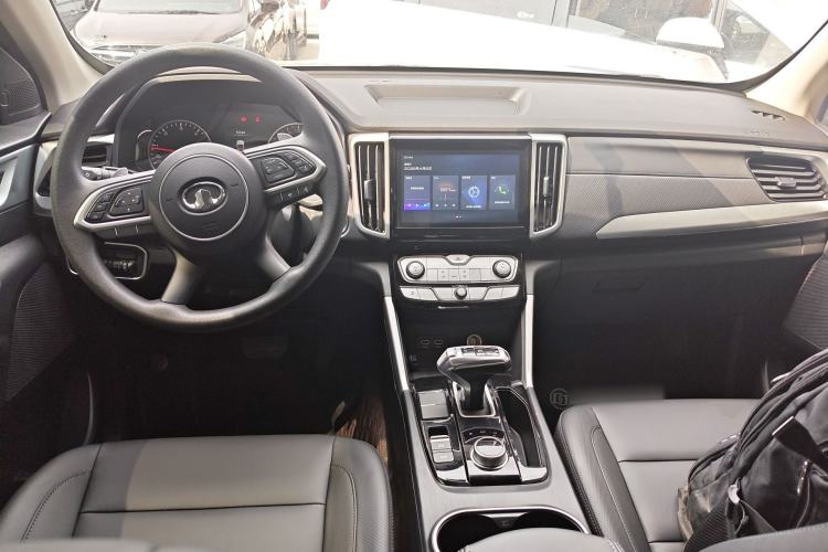 Used Great Wall Poer 2021 2.0T Commercial Version Automatic Diesel Two-Wheel Drive Elite Trim with Long Bed – GW4D20M Center Console