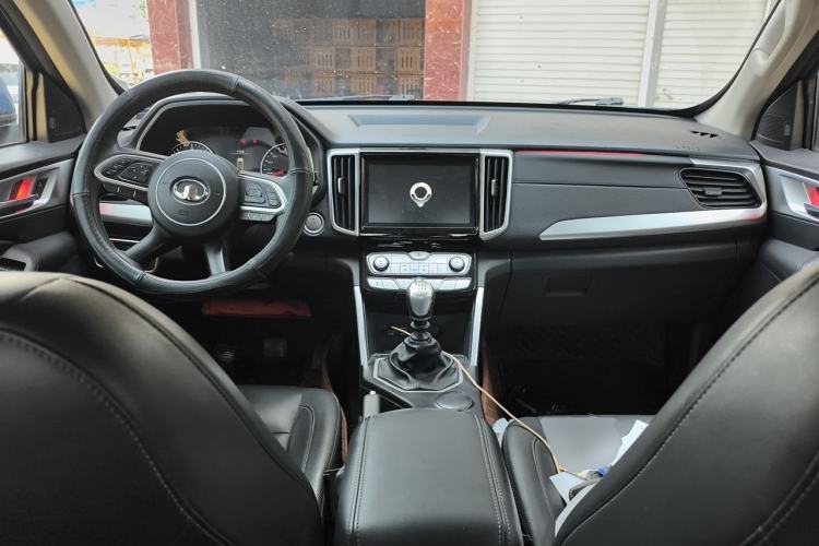Used Great Wall Poer 2021 2.0T Commercial Version Manual Diesel Two-Wheel Drive Elite Long-Box GW4D20M Center Console