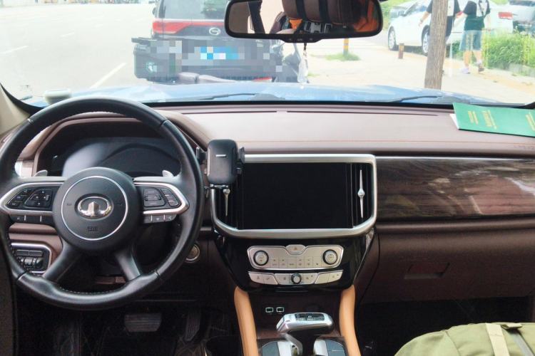 Used Great Wall Poer 2021 2.0T Global Version Automatic Gasoline 4x4 Prestige Standard Cab GW4C20B Center Console