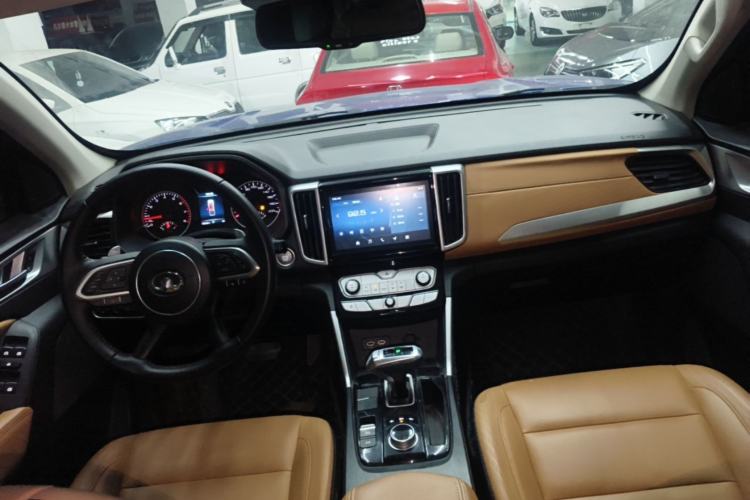 Used Great Wall Poer 2021 2.0T Commercial Version Automatic Gasoline 4x4 Navigation Type Long-Box GW4C20B Center Console