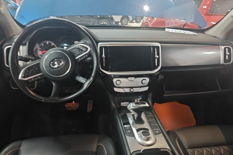 Used Great Wall Poer 2021 2.0T Global Version Passenger Automatic Diesel Two-Wheel Drive Comfort Trim Standard Cab GW4D20M Center Console