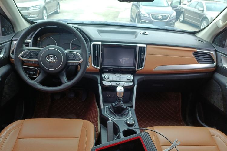 Used Great Wall Poer 2021 2.0T Commercial Version Manual Diesel 4x4 Navigation Type Long Bed GW4D20M Center Console