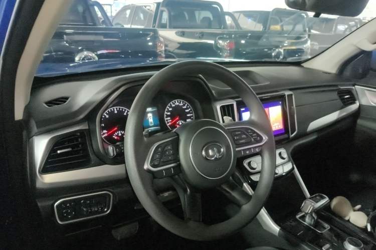 Used Great Wall Poer 2021 2.0T Commercial Version Automatic Diesel Two-Wheel Drive Elite Trim with Long Bed – GW4D20M Center Console