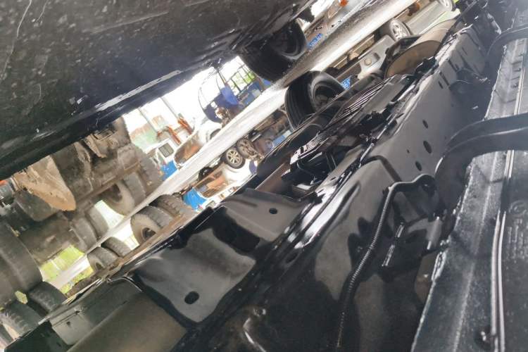 Used Great Wall Poer 2021 2.0T Commercial Version Manual Diesel 4x4 Elite Long-Box GW4D20M Chassis Front Right
