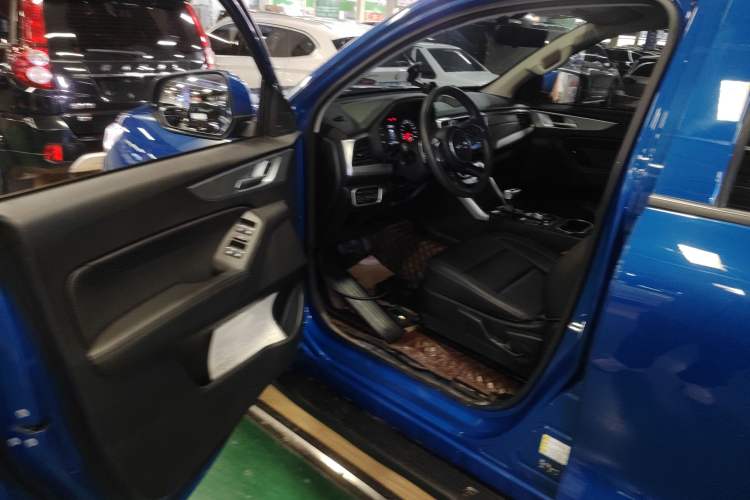 Used Great Wall Poer 2021 2.0T Commercial Version Automatic Diesel Two-Wheel Drive Elite Trim with Long Bed – GW4D20M Driver Seat