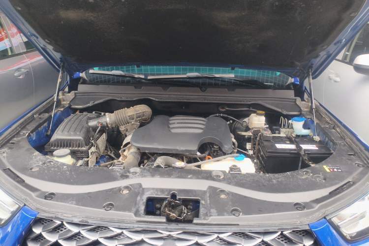 Used Great Wall Poer 2021 2.0T Commercial Version Automatic Diesel 4x4 Elite Long-Box GW4D20M Engine Bay