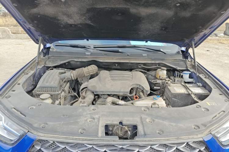 Used Great Wall Poer 2021 2.0T Commercial Version Automatic Diesel 4x4 Elite Long-Box GW4D20M Engine Bay